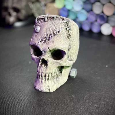 Mô hình hộp sọ Frankenstein trang trí phong cách Gothic độc đáo