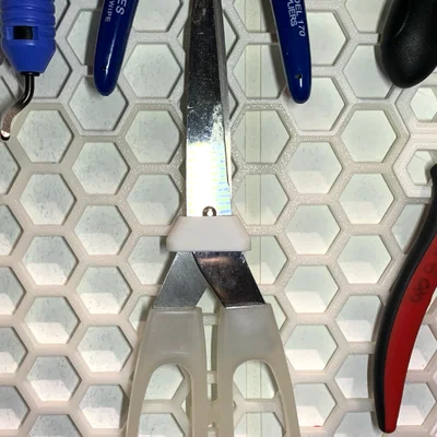 Giá treo kìm / kéo cho bảng HSW (honeycomb storage wall)