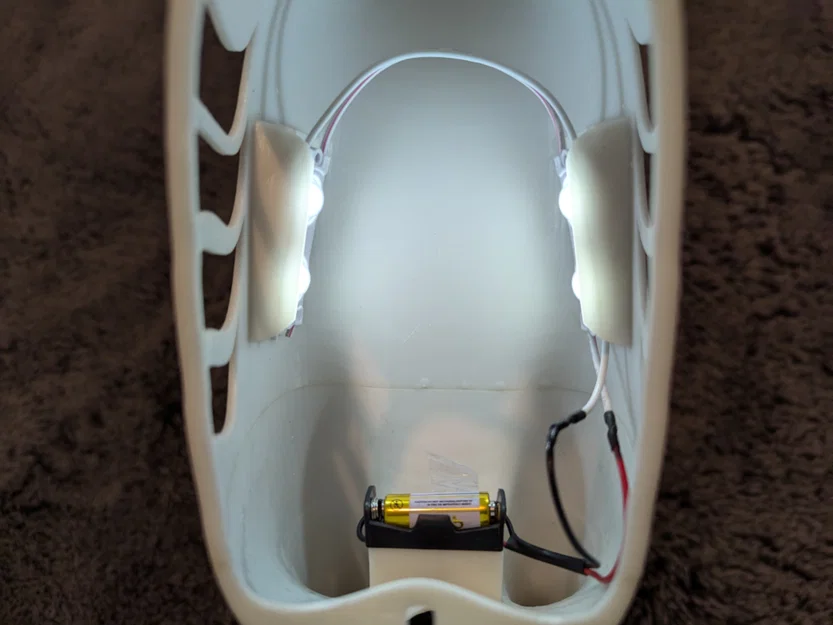 Chim ưng đẹp với đôi cánh sáng - Image 3