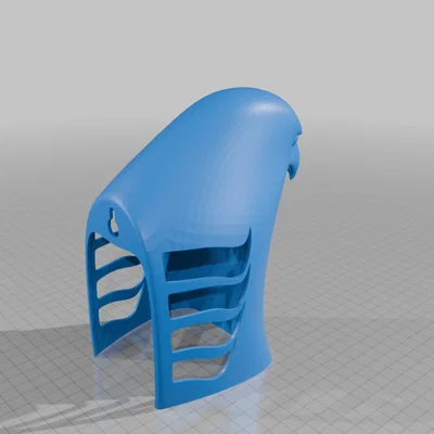 Chim ưng đẹp với đôi cánh sáng