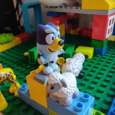 Tấm chuyển Bluey Figurine gắn Duplo/Lego (Adapter Plate)