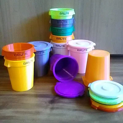 Mô hình thùng rác mini BRUTE - Thiết kế 3D dễ thương và tiện ích