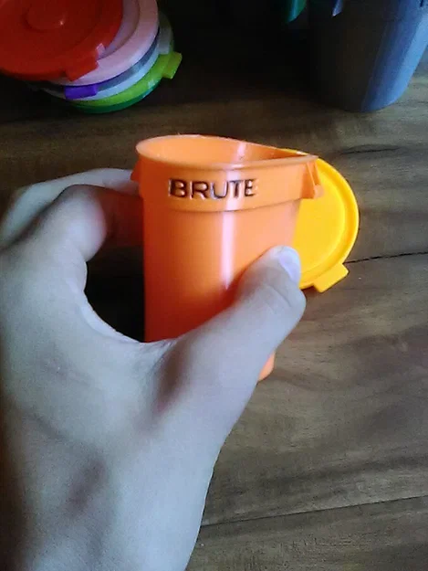 Mô hình thùng rác mini BRUTE - Thiết kế 3D dễ thương và tiện ích - Image 6