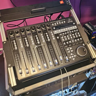 Tai rack (ear bracket) gắn rack cho Behringer X-Touch