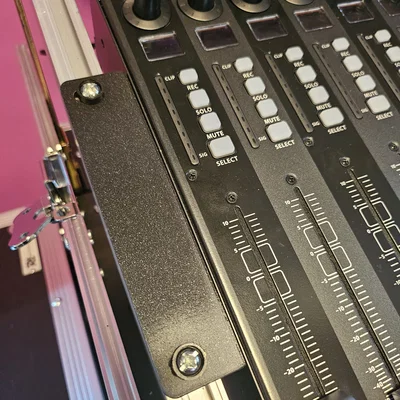 Tai rack (ear bracket) gắn rack cho Behringer X-Touch