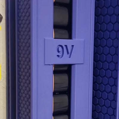 Khay treo tường đựng pin 9V - Giải pháp sắp xếp pin gọn gàng