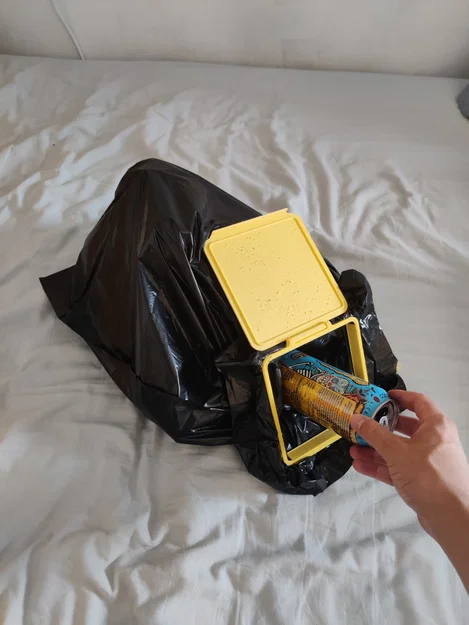 Nắp đậy tái sử dụng cho túi rác (Reusable bin lid for trashbags) - Image 1