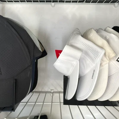 Kệ/giá treo sắp xếp nón lưỡi trai (Ball Cap / Hat organizer rack)