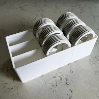 Khay đựng dây cáp có thể tùy chỉnh (Customizable cable organizer)