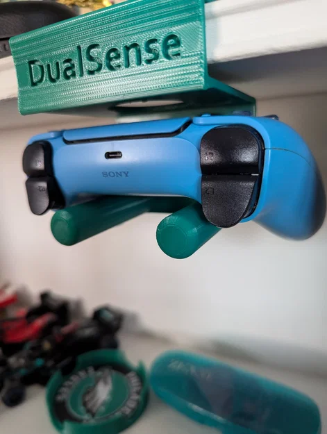 Giá treo tay cầm PS5 DualSense in 3D gọn gàng cho góc chơi game - Image 1