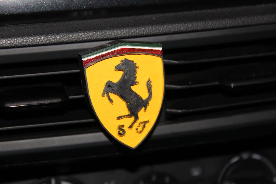 Kẹp logo Ferrari gắn khe gió (air vent) ô tô - Image 1