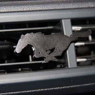 Kẹp logo Mustang gắn khe gió (air vent) trên xe