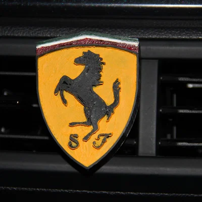 Kẹp logo Ferrari gắn khe gió (air vent) ô tô