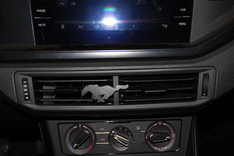 Kẹp logo Mustang gắn khe gió (air vent) trên xe - Image 6