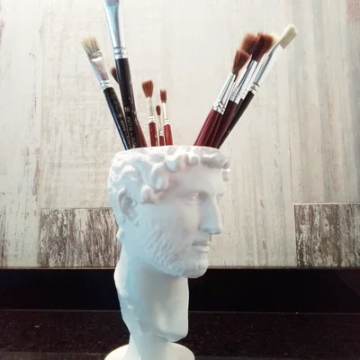 Chậu hoa để bàn hình tượng Hoàng đế La Mã Hadrian