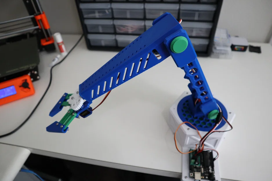 Cánh tay Robot (Robotic Arm) với 3 bậc tự do và bộ kẹp - Image 1