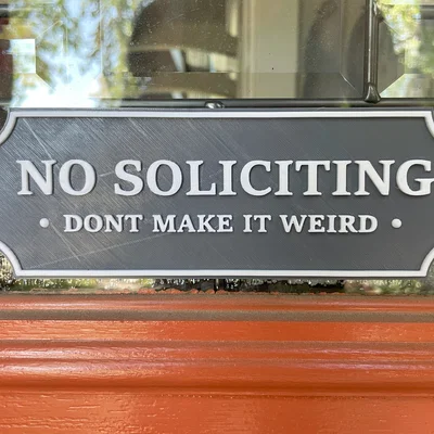 Bảng "No Soliciting" (Không làm phiền)
