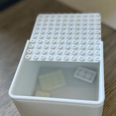 Hộp đựng LEGO có nắp tích hợp tấm đế lắp ráp