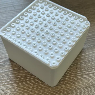 Hộp đựng LEGO có nắp tích hợp tấm đế lắp ráp
