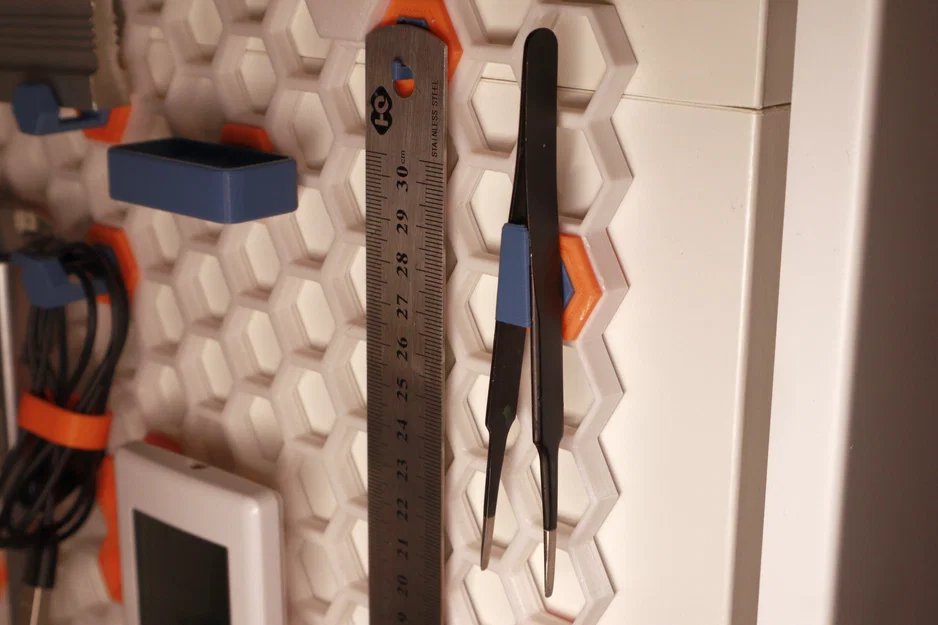 Giá treo nhíp (HSW - Tweezers Holder) cho bảng Honeycomb Storage Wall - Image 1