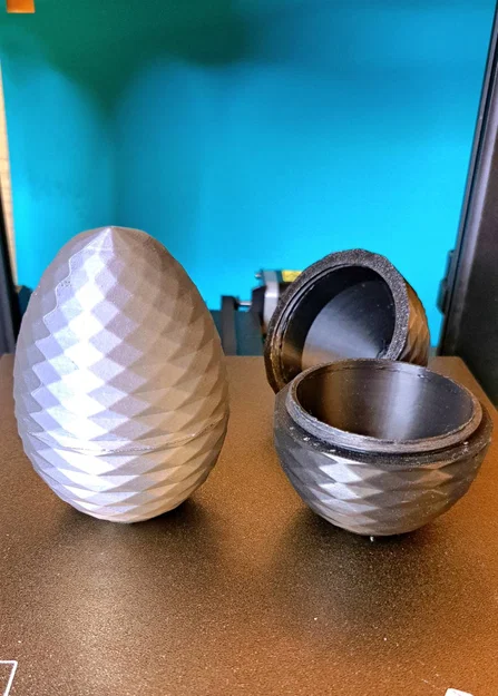 Geometric Twist Egg Capsule – Hộp trứng vặn hoạ tiết hình học - Image 1