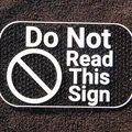 Bảng “Do Not Read This Sign” - Thumbnail 1