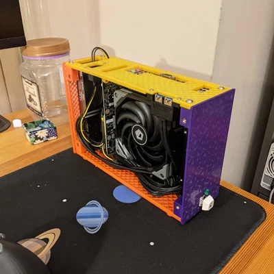 Case PC mATX 5.3L siêu gọn có hỗ trợ GPU