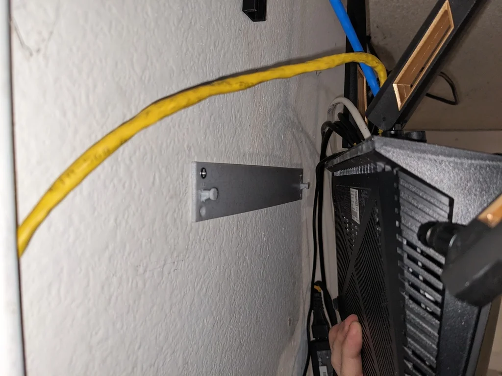 Giá treo tường cho router Asus AX88U… 1