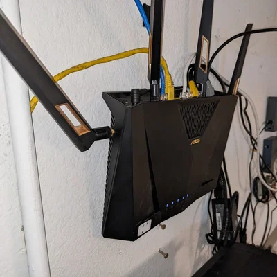 Giá treo tường cho router Asus AX88U (Asus AX88U Router Wall Mount)