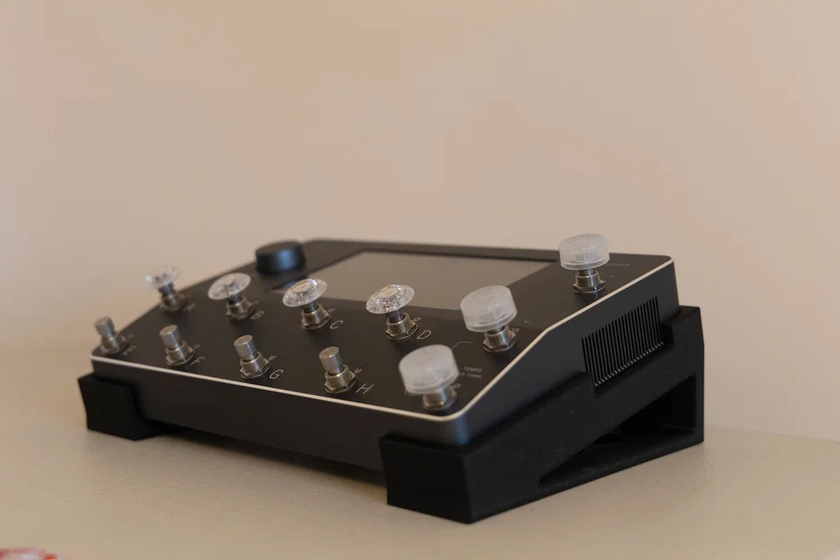 Đế Để Bàn Quad Cortex (Quad Cortex Desk Stand) - Image 1