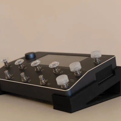 Đế Để Bàn Quad Cortex (Quad Cortex Desk Stand)