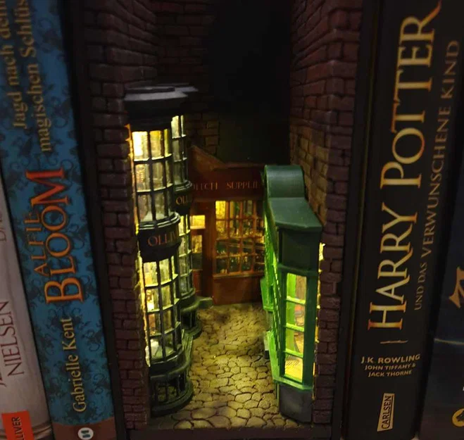Mô hình Book Nook Hẻm Xéo (Diagon Alley) Harry Potter - Image 1