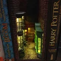 Mô hình Book Nook Hẻm Xéo (Diagon Alley) Harry Potter - Thumbnail 1