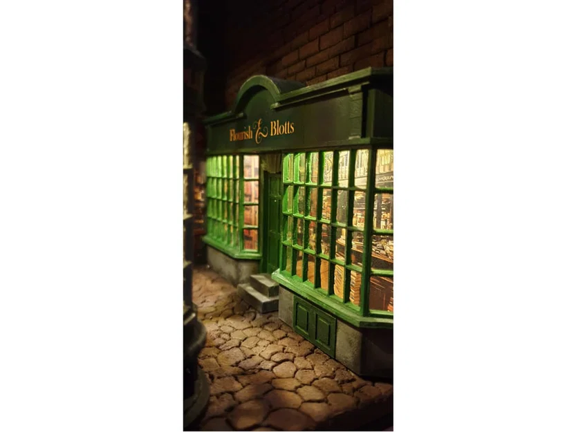 Mô hình Book Nook Hẻm Xéo (Diagon Alley) Harry Potter - Image 2
