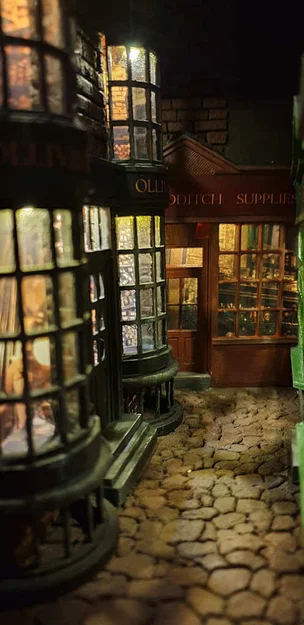 Mô hình Book Nook Hẻm Xéo (Diagon Alley) Harry Potter - Image 3