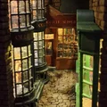Mô hình Book Nook Hẻm Xéo (Diagon Alley) Harry Potter - Thumbnail 4