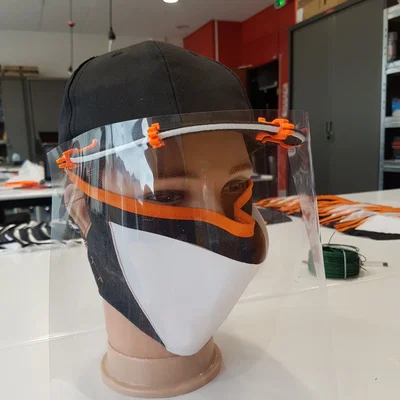 Kẹp gắn tấm chắn giọt bắn lên mũ lưỡi trai