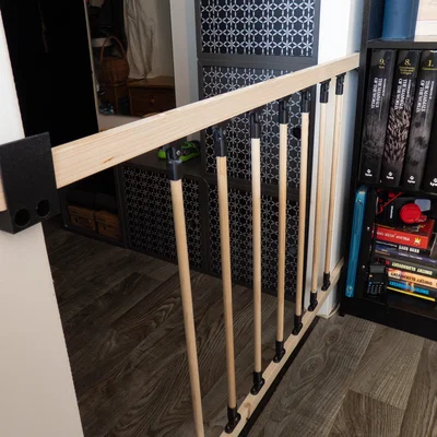 Rào chắn trẻ em gấp gọn (Collapsible childproof barrier)