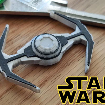 Móc khóa TIE Fighter của Darth Vader trong Star Wars