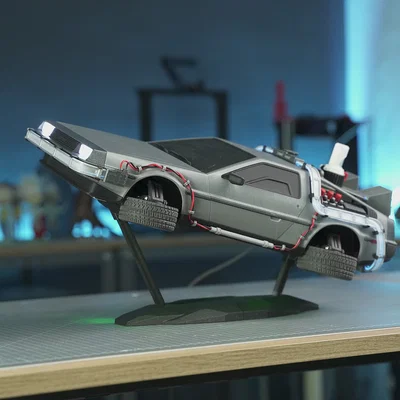 Giá đỡ cho DeLorean (Stand para DeLorean)