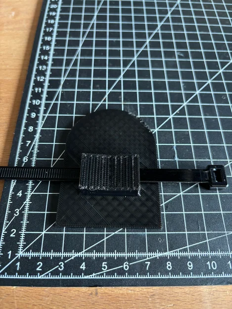 Đế gắn tem kiểm định xe máy in 3D tiện lợi - Image 1