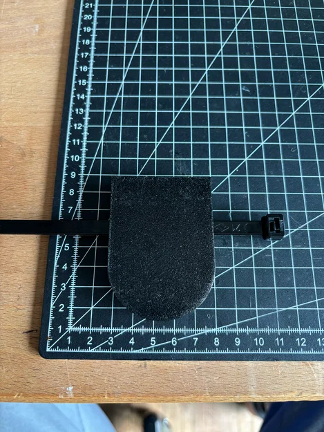 Đế gắn tem kiểm định xe máy in 3D tiện lợi - Image 2