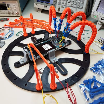 Trạm làm việc PCB Workstation XL với cánh tay khớp nối