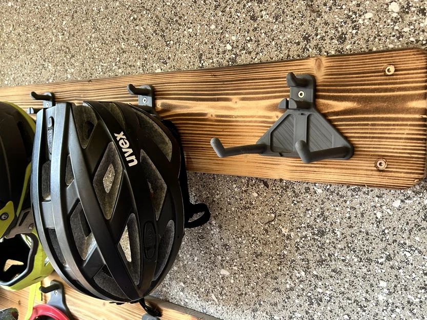 Helmhalter – giá treo nón bảo hiểm – helmet holder gắn tường - Image 1