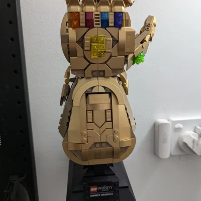 Giá treo tường cho Lego - Marvel Infinity Gauntlet