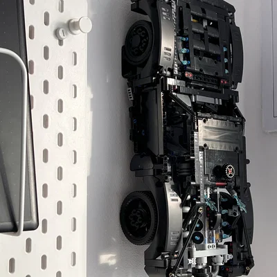 LEGO 42127 Batman - Batmobile - Giá treo tường