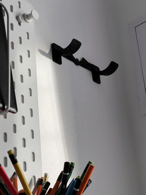 LEGO 42127 Batman - Batmobile - Giá treo tường - Image 2