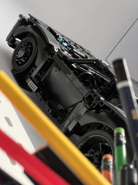 LEGO 42127 Batman - Batmobile - Giá treo tường - Image 3