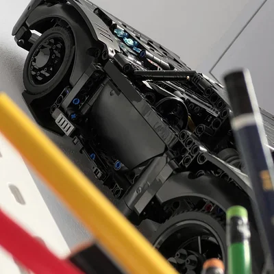 LEGO 42127 Batman - Batmobile - Giá treo tường