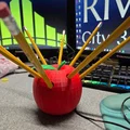 Hộp cắm bút hình quả táo độc đáo - Món quà ý nghĩa cho thầy cô - Thumbnail 2